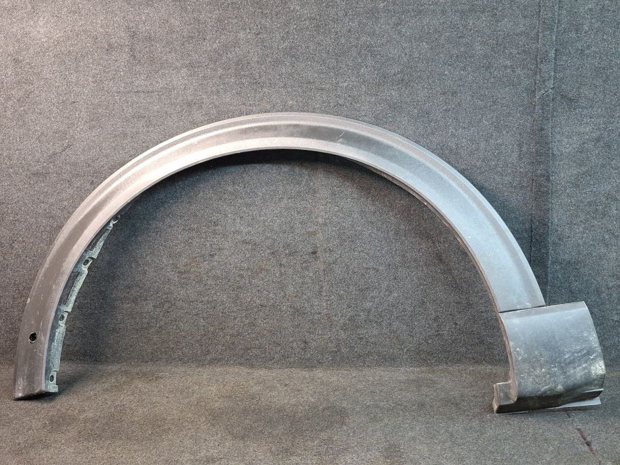 накладка колесной арки передняя левая Ford Explorer 6 поколение U625 2020, 3.0 л., бензин, АКПП, внедорожник 5 дв., полный привод, LB5B16A075AEW - фото №1