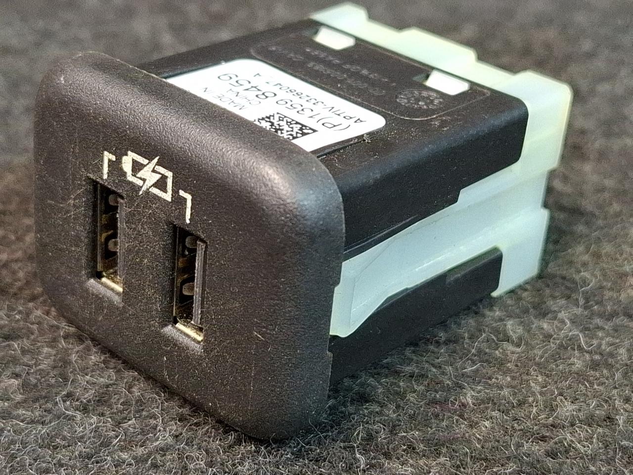 разъем AUX / USB GMC Terrain 2 поколение 2020, 1.5 л., бензин, АКПП, серый 464с, передний привод, 13598459 - фото №1