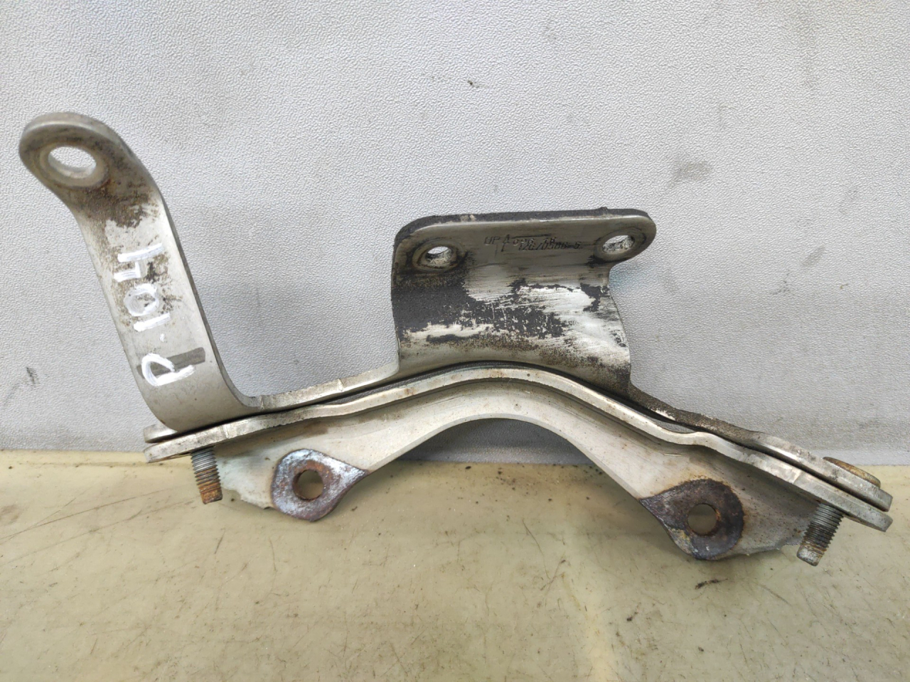 кронштейн двигателя Chevrolet Equinox 3 поколение 2018, 1.5 л., бензин, АКПП, серый 139х, минивэн, передний привод, 12670586-5, 12664910 - фото №1