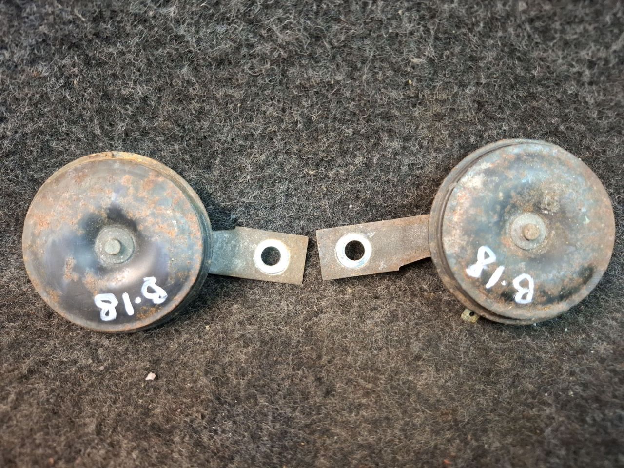 сигнал (клаксон) Mitsubishi ASX 1 поколение 2012, 2.0 л., 4B11, бензин, АКПП, черный, внедорожник 5 дв., полный привод - фото №1