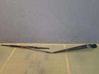 щеткодержатель (поводок стеклоочистителя, дворник) Mazda 323F BJ 2000, 2.0 л., RF3F, дизель, МКПП, хетчбэк 5 дв., передний привод