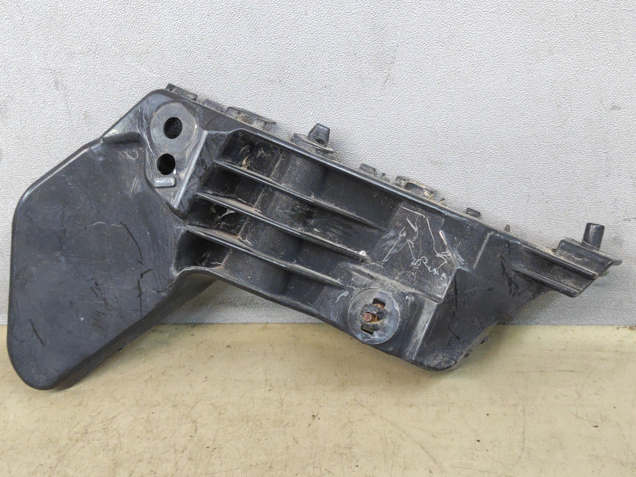 Крепление бампера переднего Suzuki Kizashi 1 поколение 2012, 2.4 л., J24B, бензин, АКПП, красный, седан, полный привод, 7173357L0 - фото №1