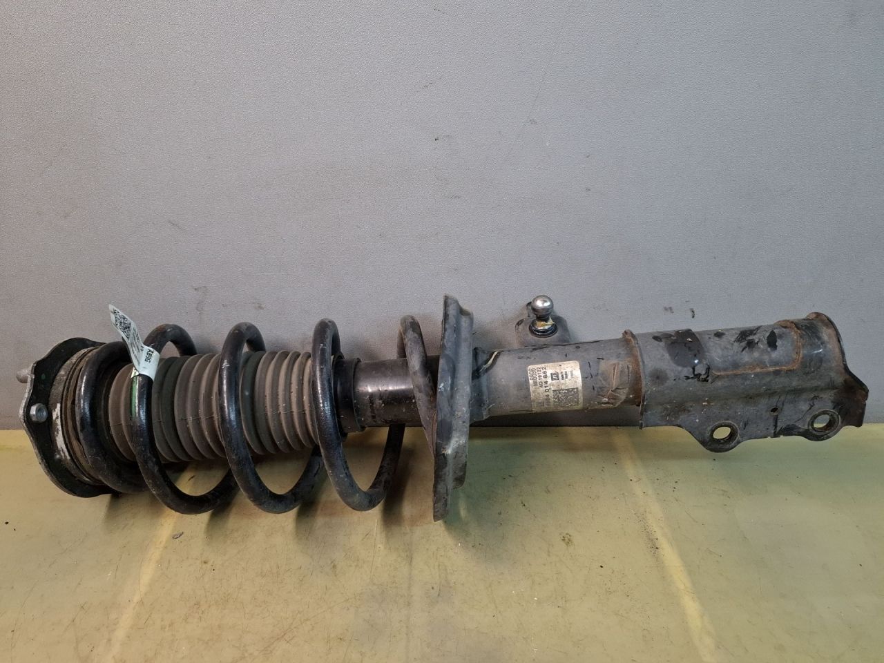 амортизатор передний правый Chevrolet Blazer 3 поколение 2019, 3.6 л., бензин, АКПП, белый, полный привод, 84608896 - фото №1