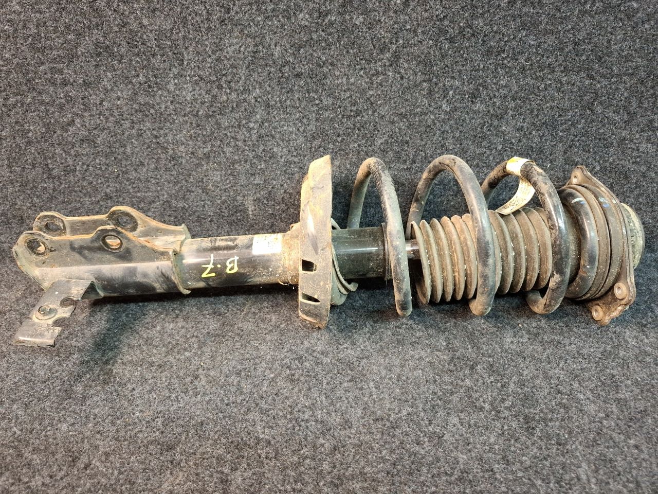 амортизатор передний правый Chevrolet Equinox 3 поколение 2018, 2.0 л., бензин, АКПП, передний привод, 84293476 - фото №1