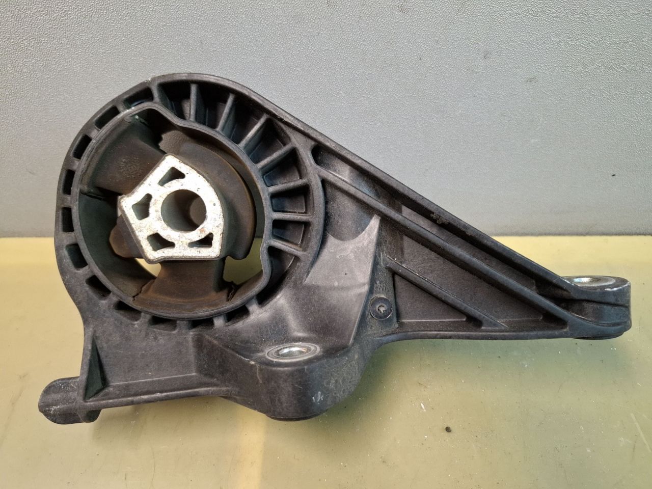 подушка крепления двигателя Chevrolet Blazer 3 поколение 2019, 3.6 л., бензин, АКПП, белый, полный привод, 84227352 - фото №1