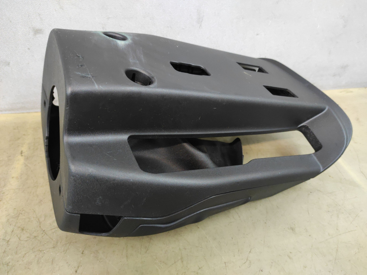 кожух рулевой колонки Ford Escape 4 поколение CX482 2021, 2.5 л., гибрид, АКПП, внедорожник 5 дв., полный привод - фото №1