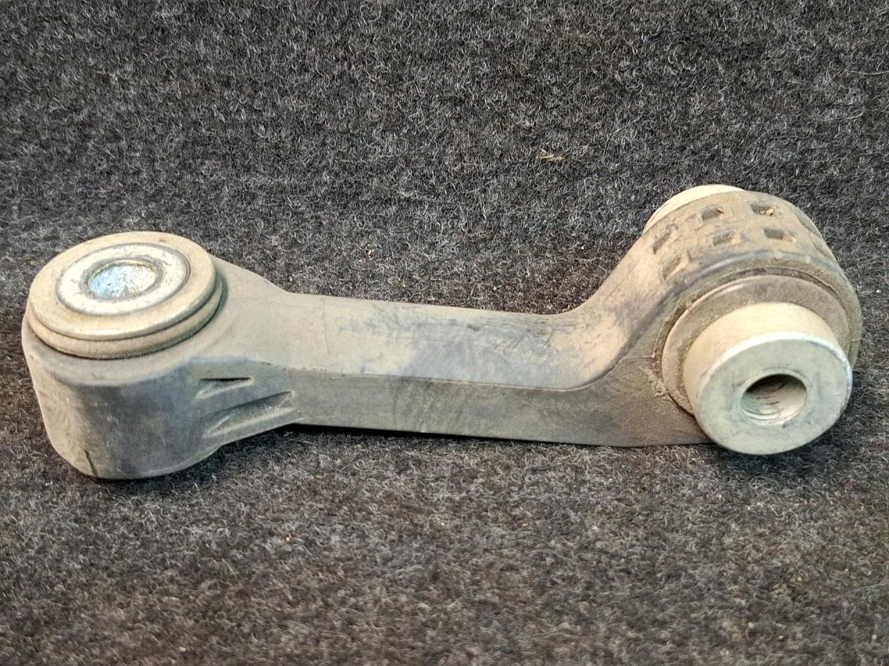 стойка стабилизатора Chevrolet Malibu 9 поколение 2017, 1.5 л., бензин, АКПП, черный, седан, передний привод - фото №1