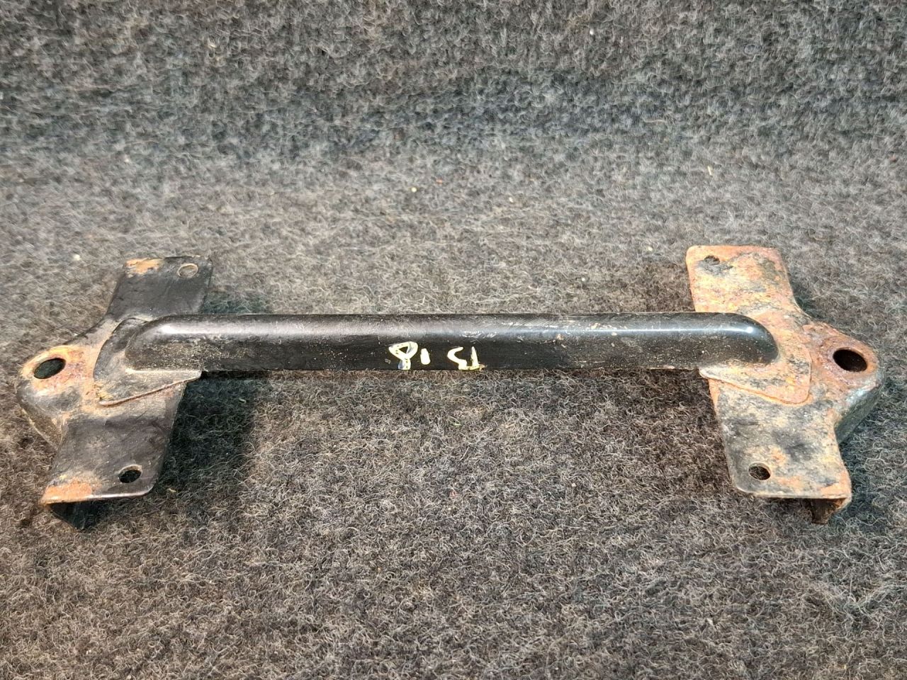 крепление аккумулятора Mitsubishi ASX 1 поколение 2012, 2.0 л., 4B11, бензин, АКПП, черный, внедорожник 5 дв., полный привод - фото №1