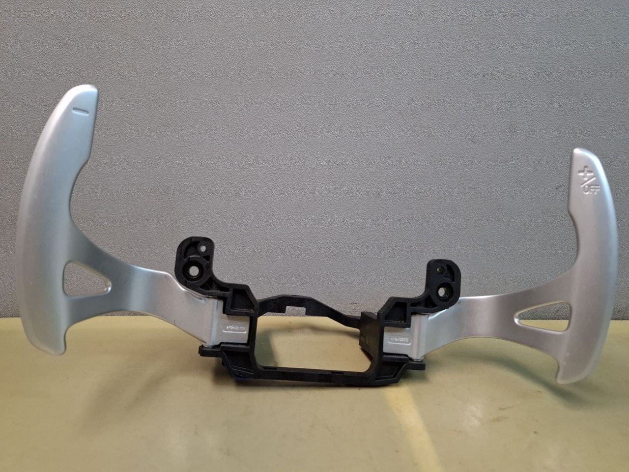 лепестки подрулевые переключения передач Mitsubishi ASX 1 поколение 2012, 2.0 л., 4B11, бензин, АКПП, черный, внедорожник 5 дв., полный привод, 2401A006 - фото №1