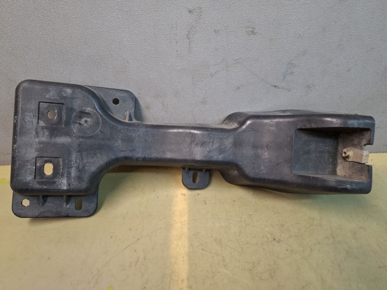 Крепление бампера заднего Chevrolet Blazer 3 поколение 2019, 3.6 л., бензин, АКПП, белый, полный привод, 42443599 - фото №1