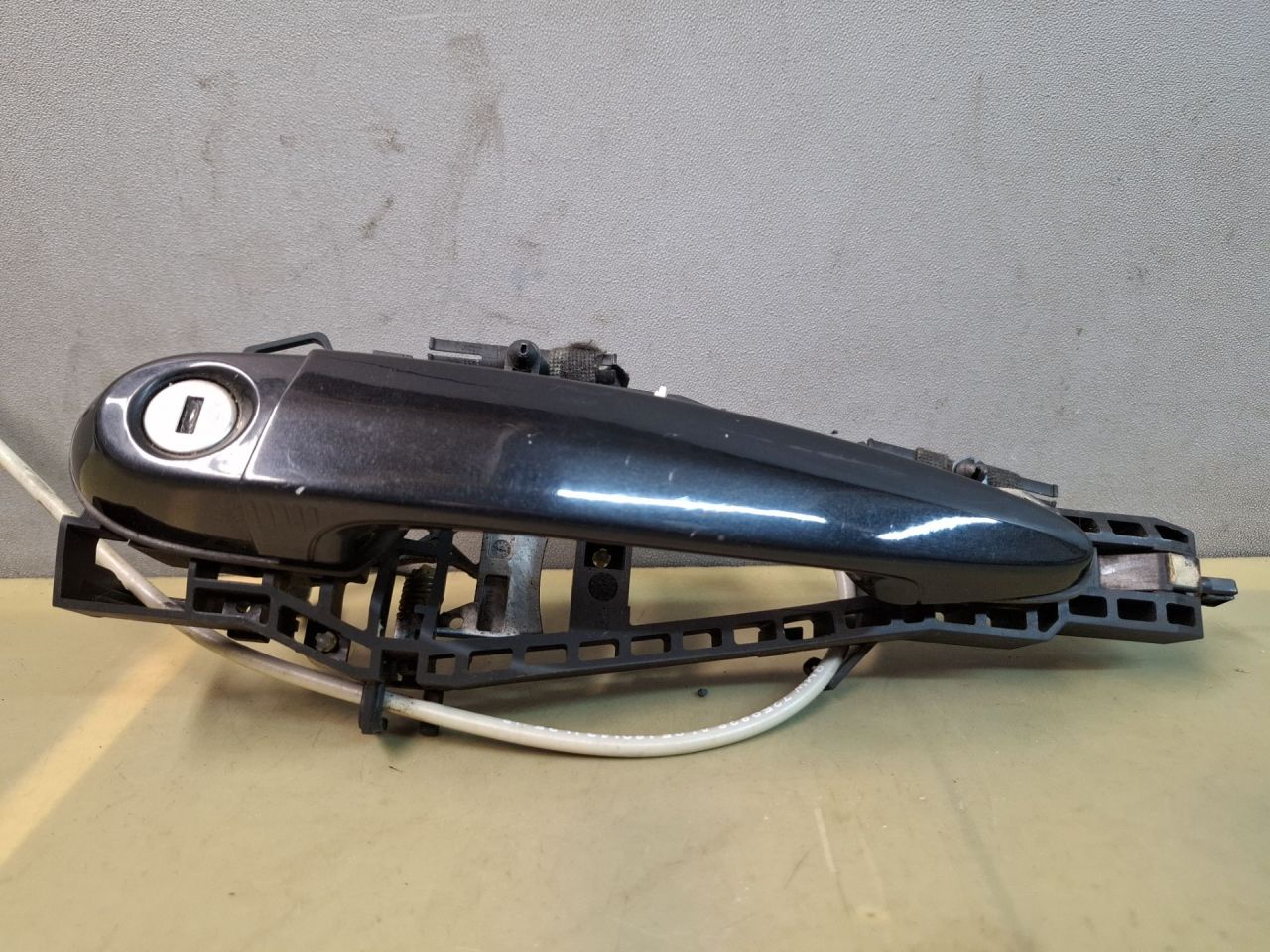 ручка наружная BMW 3 серия F30/F31/F34 F30 2013, 2.0 л., N20 B20 A, бензин, АКПП, черный, седан, полный привод - фото №1