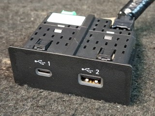 разъем AUX / USB Nissan Rogue T33 2022, 1.5 л., бензин, АКПП, белый перламутр, полный привод, 284H36RA1A, 726043001, 8718A073