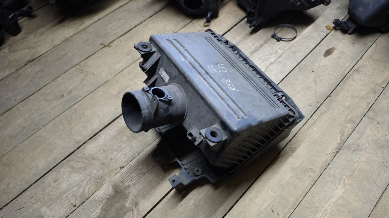 корпус воздушного фильтра Mazda RX-8 1 поколение 2008 - фото №1