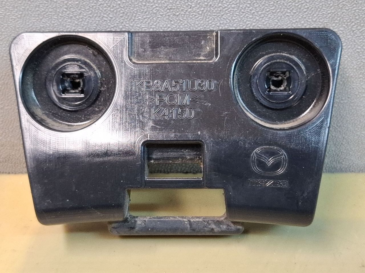 Крепление бампера заднего Mazda CX-5 2 поколение KF 2018, 2.5 л., PYY1, бензин, АКПП, серый/46g, внедорожник 5 дв., полный привод, KB8A51U30 - фото №1