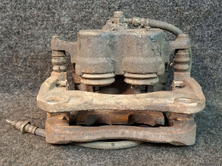 суппорт передний правый Toyota Sienna 3 поколение 2011, 3.5 л., 2GR-FE, бензин, АКПП, серый, передний привод