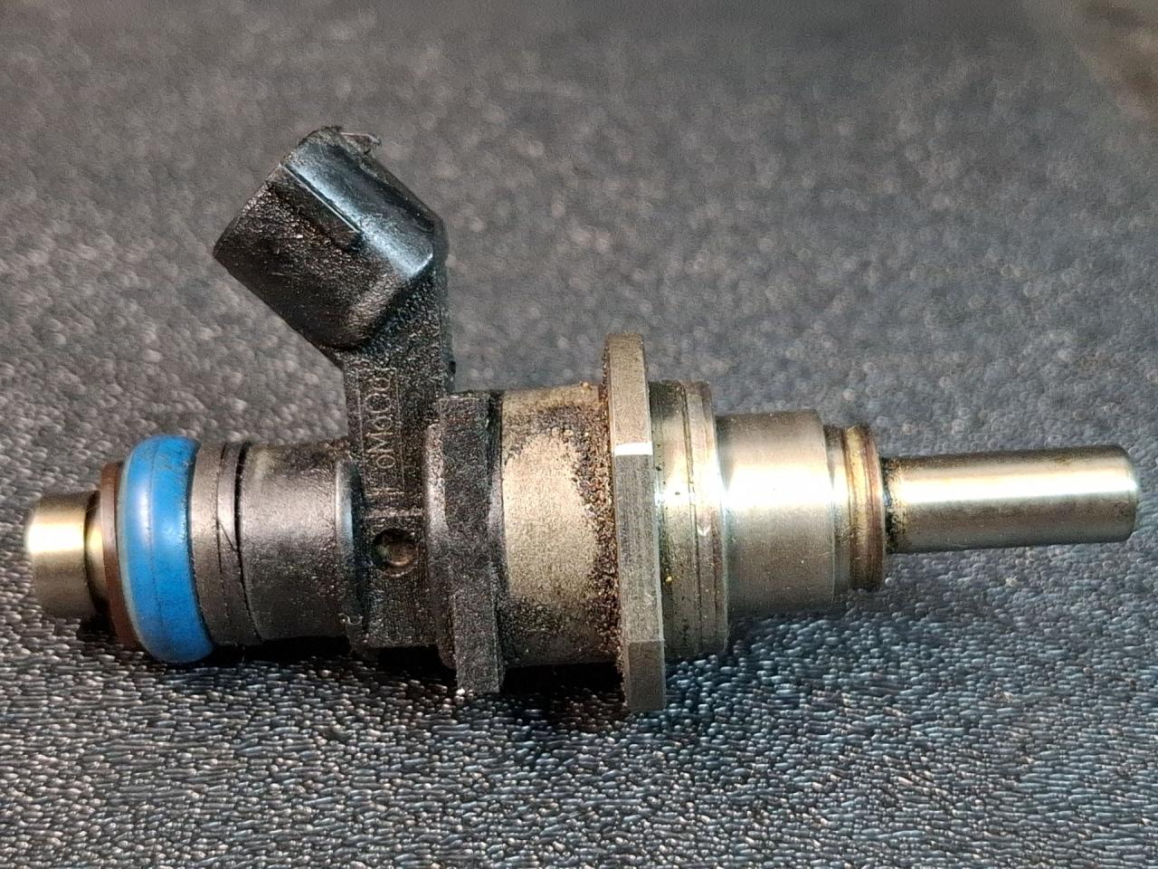 форсунка Mazda CX-7 1 поколение 2009, 2.3 л., бензин, E7T20171 - фото №1