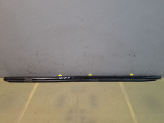 молдинг стекла Subaru Forester 2 поколение (SG) [рестайлинг] 2006, 2.5 л., EJ251, бензин, МКПП, серебристый, правый руль