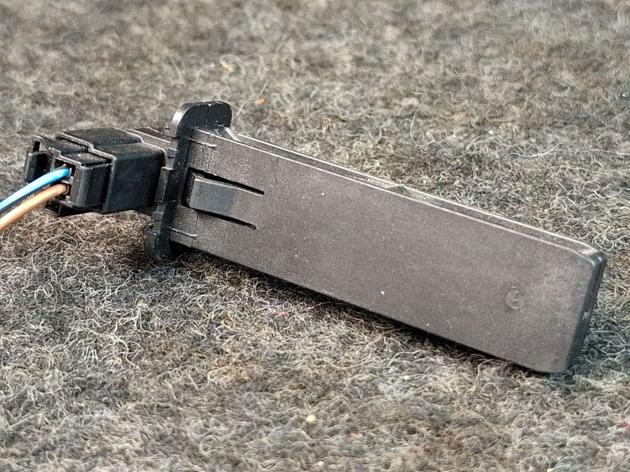 датчик температуры Volkswagen Jetta 7 поколение 2019, 1.4 л., бензин, АКПП, серый, передний привод, 5Q0907543 - фото №1