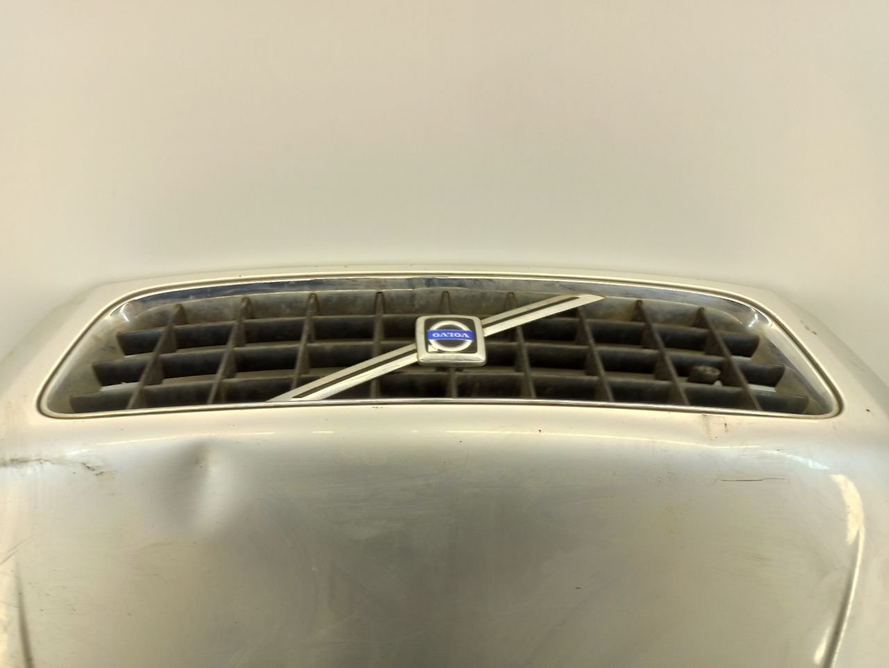 капот Volvo XC90 1 поколение 2004, 2.4 л., D, D 5244 T, дизель, АКПП, серебристый, внедорожник 5 дв., полный привод - фото №1