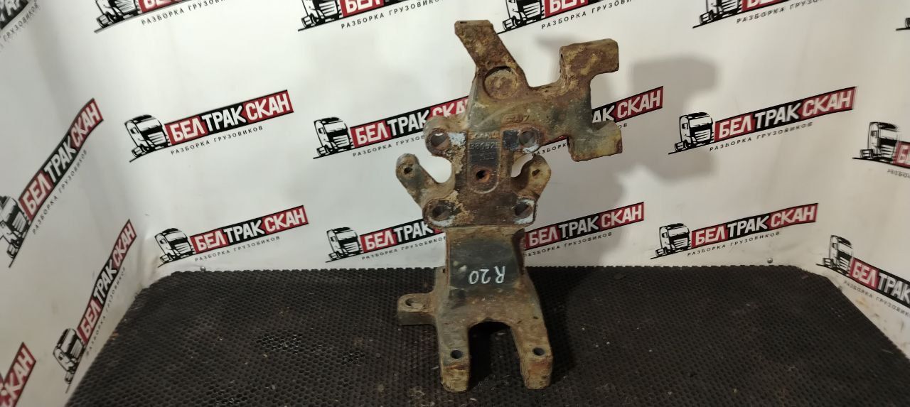 Кронштейн балки Scania R 5 серия 2013, 12.7 л., DC 13.121, дизель, АКПП, red chilli, задний привод, 1363711, 1354637, 1363712, 1354638, 1386525, 1375231 - фото №1