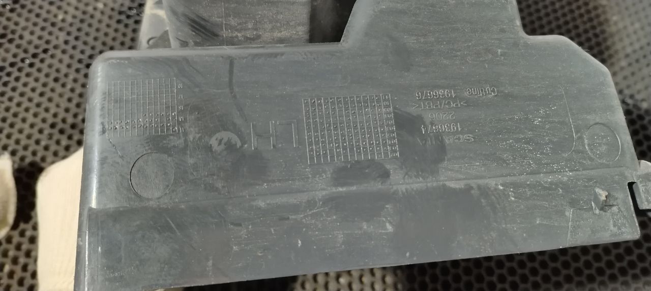 крепление фары левой Scania R 5 серия 2014, 12.7 л., DC 13.115, дизель, АКПП, blue mediterranean, задний привод, 1936676, 1936674, 1790006, 1431920 - фото №1