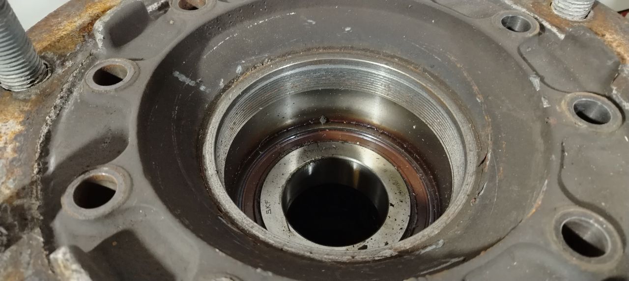 ступица передняя Scania R 6 серия 2019, OC13 101, газ, АКПП, chilli red, задний привод, 2734954, 2296959 - фото №1