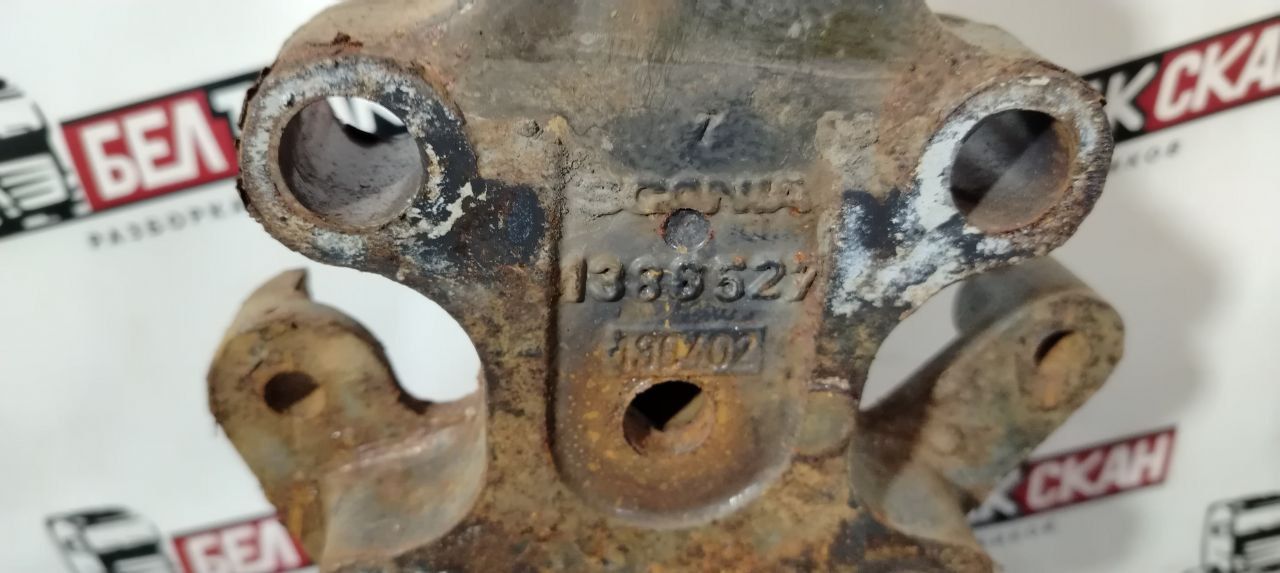 Кронштейн балки Scania R 5 серия 2013, 12.7 л., DC 13.121, дизель, АКПП, red chilli, задний привод, 1363711, 1354637, 1363712, 1354638, 1386527, 1375232 - фото №1