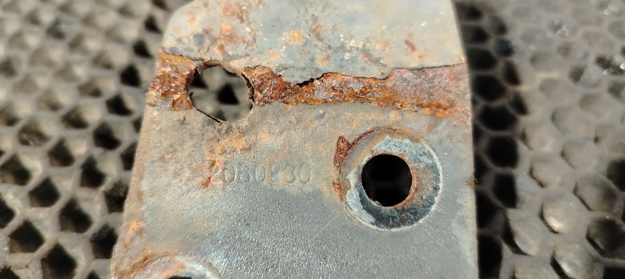 кронштейн (крепление) Scania R 6 серия 2019, OC13 101, газ, АКПП, chilli red, задний привод, 2080830, 1831617, 2783401 - фото №1