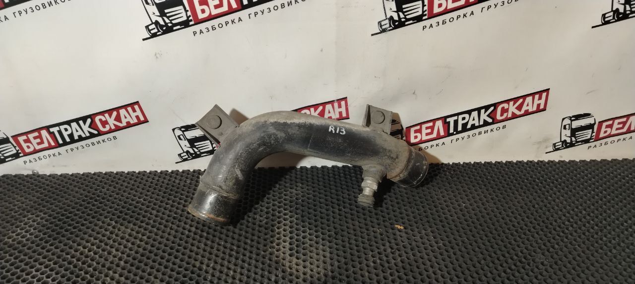 патрубок (трубопровод, шланг) Scania R 5 серия 2013, 12.7 л., DC 13.112, дизель, АКПП, red cherry, задний привод, 2301800, 2125526, 1493634, 1865347, 3087261, 2207374, 2296223 - фото №1