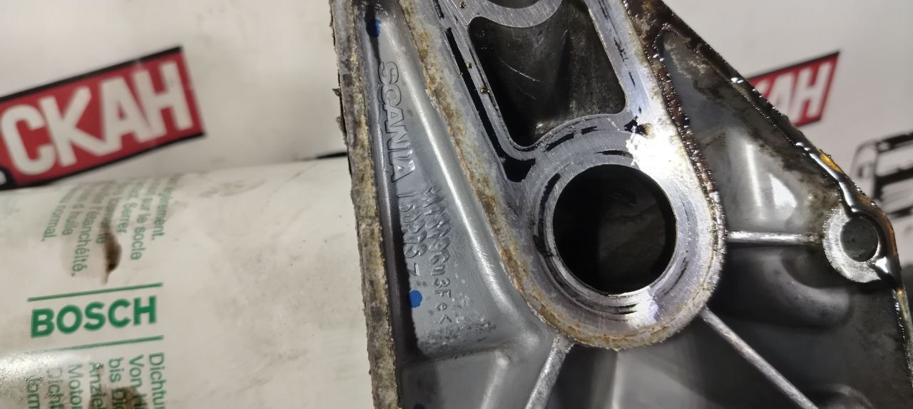 корпус масляного фильтра Scania R 5 серия 2012, 11.7 л., DC 12.15, дизель, АКПП, white ivory, задний привод, 1502757, 1437778 - фото №1