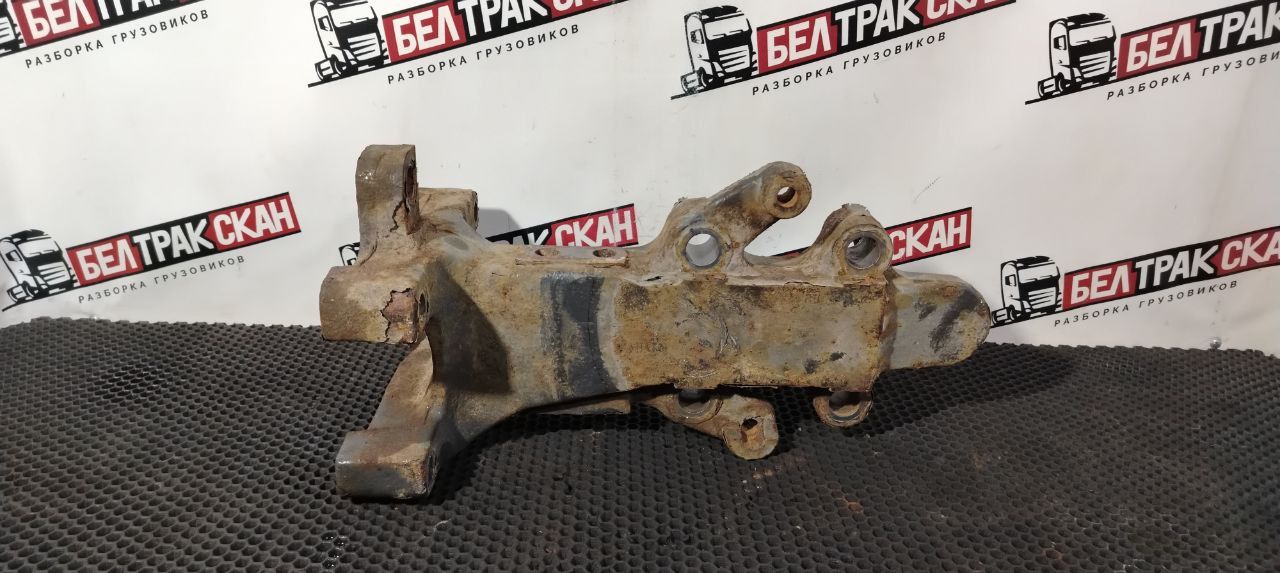 Кронштейн балки Scania R 5 серия 2013, 12.7 л., DC 13.121, дизель, АКПП, 1363711, 1354637, 1363712, 1354638, 1386527, 1375232 - фото №1