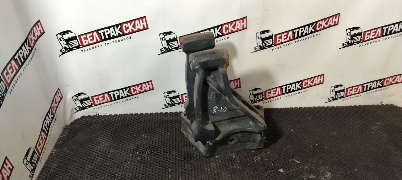 кронштейн реактивной тяги левый Scania R 5 серия 2013, 12.7 л., DC 13.121, дизель, АКПП, blue baltic, задний привод, 1790201 - фото №1