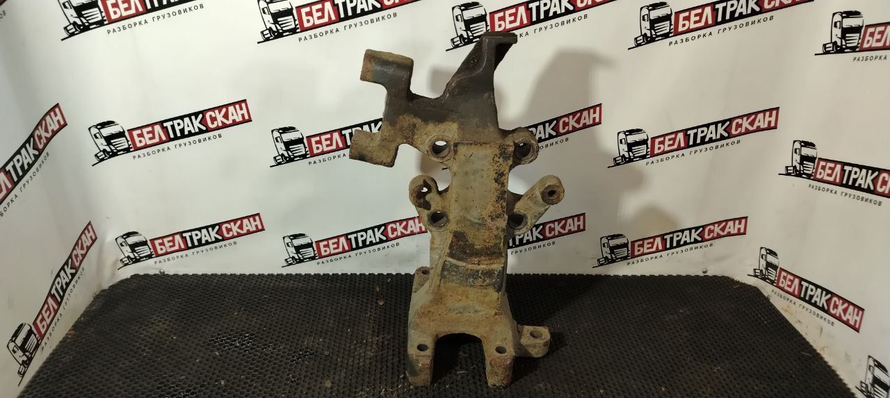 Кронштейн балки Scania R 5 серия 2012, 12.7 л., DC 13.121, дизель, АКПП, white ivory, задний привод, 1363711, 1354637, 1363712, 1354638, 1386525, 1375231 - фото №1