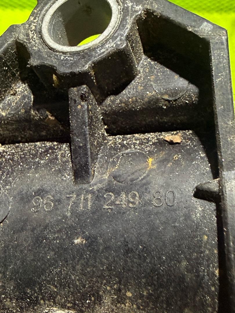 фланец (тройник) системы охлаждения Volvo V40 2 поколение 2012, 1.6 л., D 4162 T, дизель, 9671124980 - фото №1