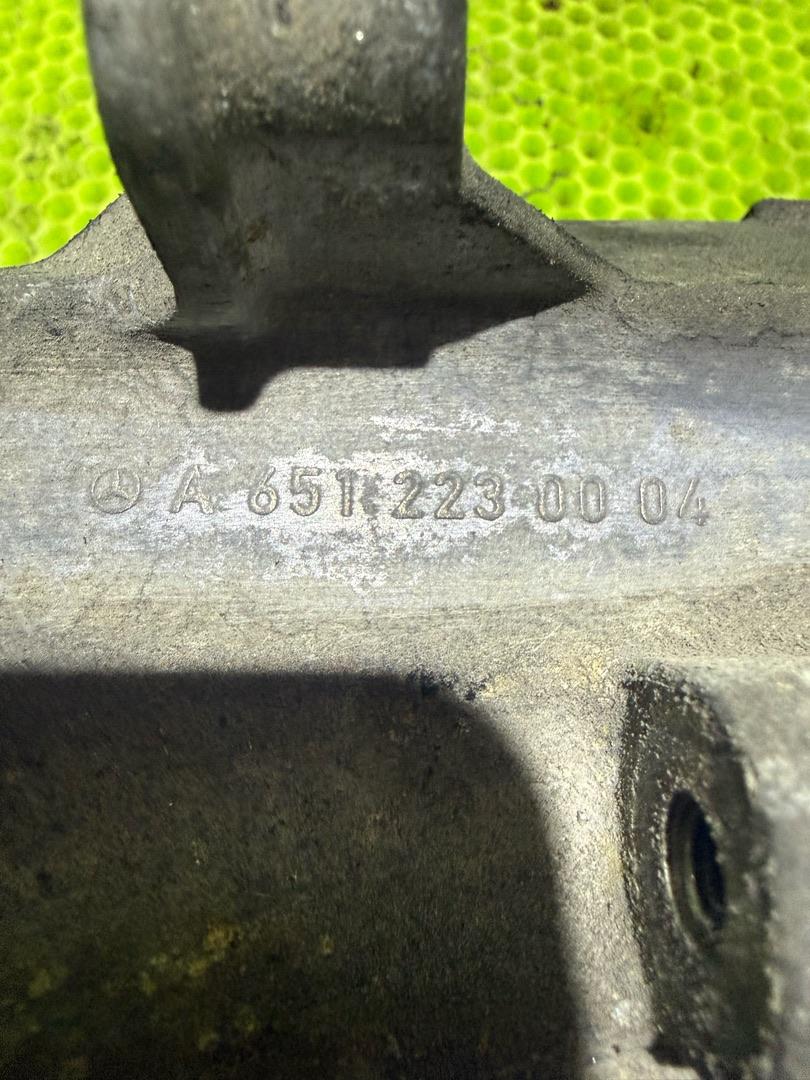 кронштейн двигателя Mercedes-Benz E-Класс W212/S212/C207/A207 2009, 2.1 л., дизель, 6512230004, A6512230004 - фото №1