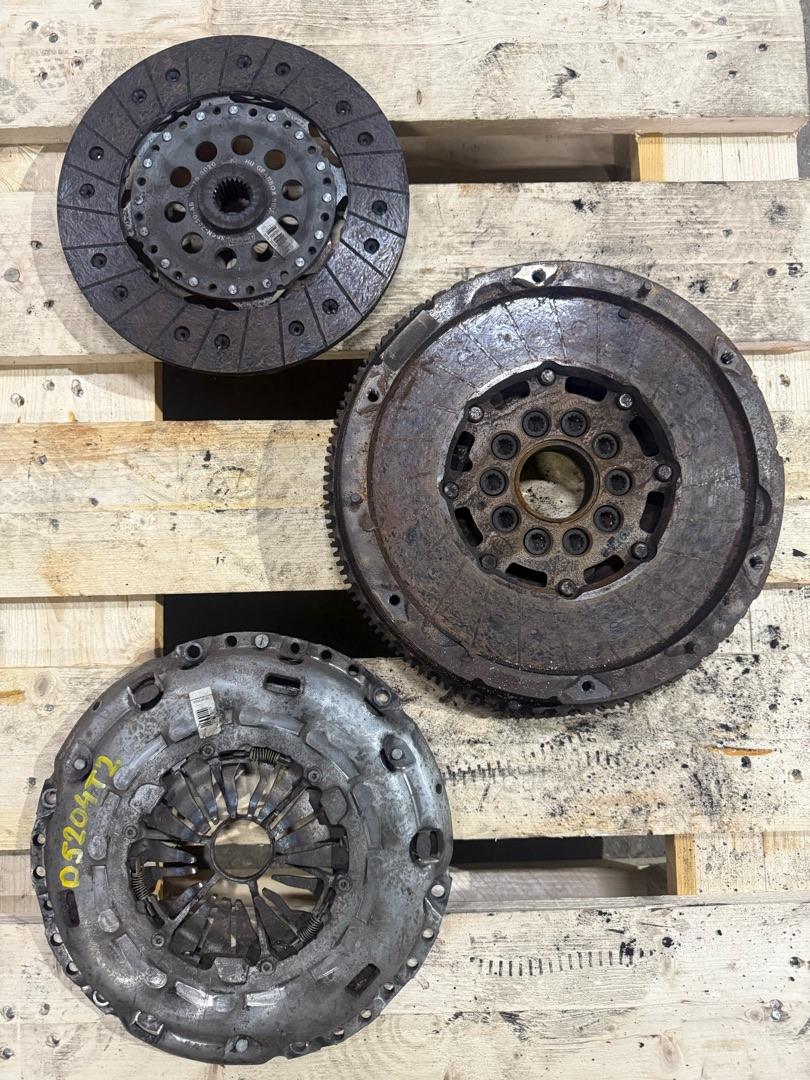 маховик Volvo V70 3 поколение 2011, 2.0 л., D 5204 T2, дизель, 31256968 - фото №1