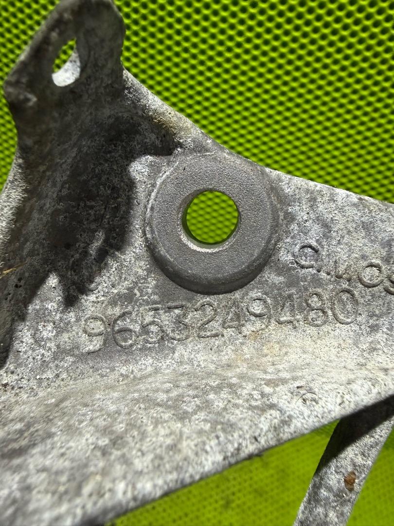 кронштейн генератора Volvo V40 2 поколение 2012, 1.6 л., D 4162 T, дизель, 9653249480 - фото №1