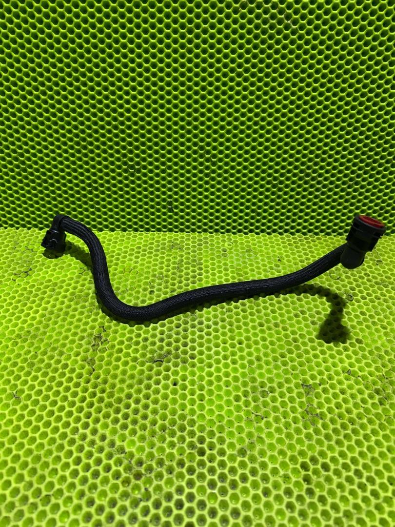 масляная трубка Volvo V70 3 поколение 2011, 2.0 л., дизель, 31319054 - фото №1