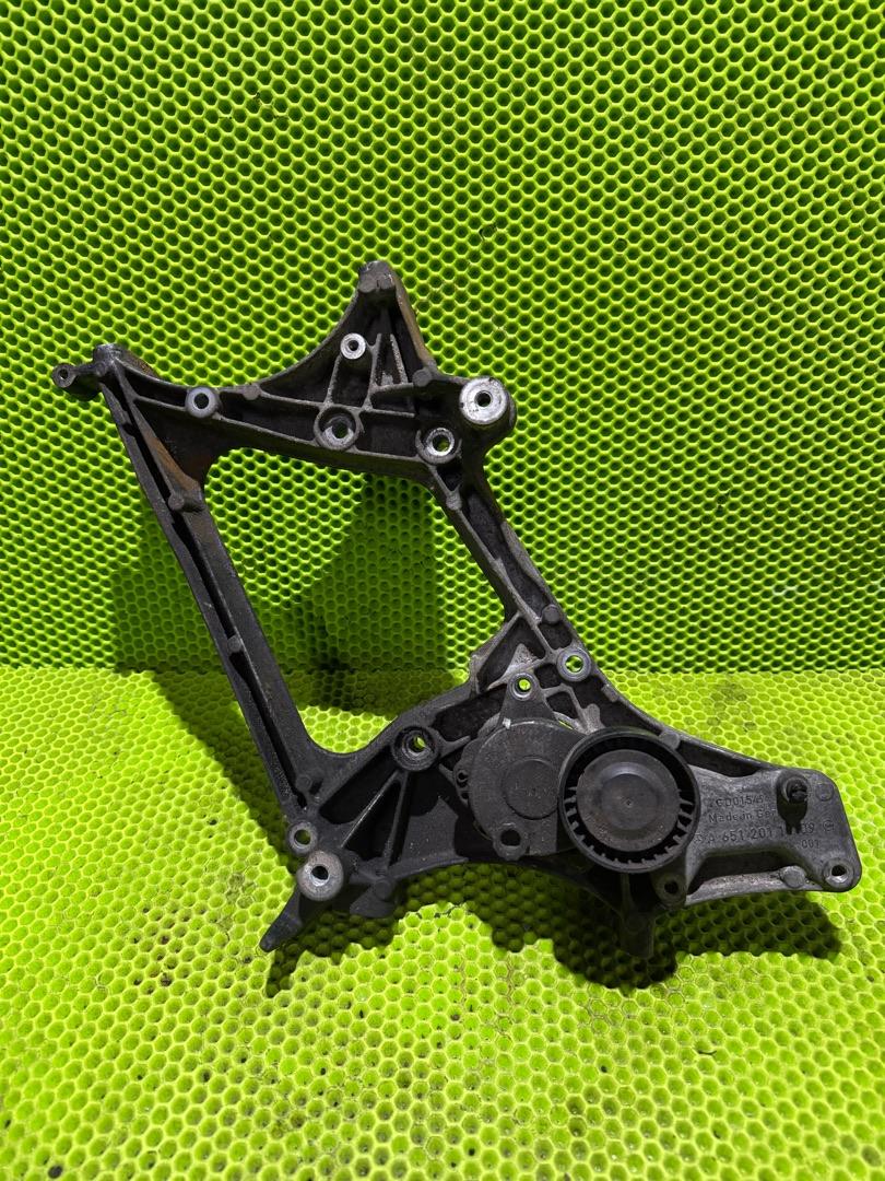 кронштейн генератора Mercedes-Benz E-Класс W212/S212/C207/A207 2009, 2.1 л., дизель, 6512011109, A6512011109 - фото №1