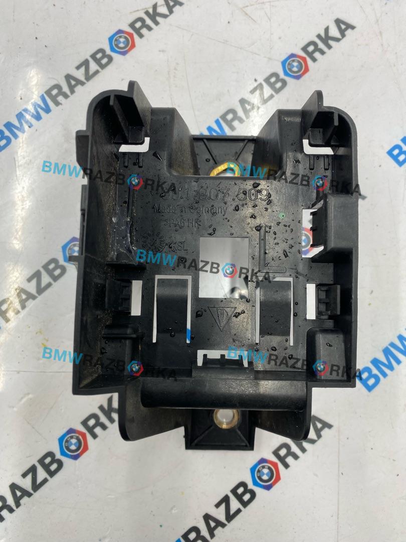 кронштейн (крепление) Porsche Taycan 1 поколение 2022, электро, седан, полный привод, 9J1907509A - фото №1