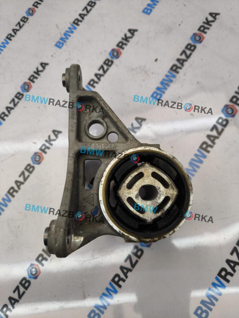 кронштейн двигателя Porsche Taycan 1 поколение 2022, электро, седан, полный привод, 9J1226A - фото №1