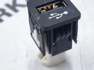 разъем AUX / USB BMW M5 F90 2019, 4.4 л., S63 B44 B, бензин, АКПП, 475, седан, полный привод, 9229294