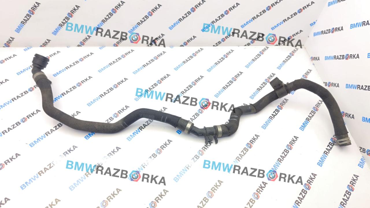 патрубок радиатора Porsche Taycan 1 поколение 2022, электро, седан, полный привод, 9J1815569D - фото №1