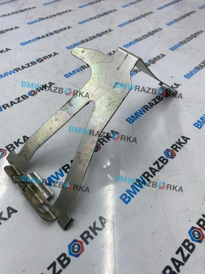 крепление аккумулятора Porsche Taycan 1 поколение 2022, электро, седан, полный привод, 9JA915345 - фото №1