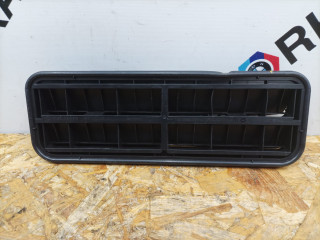 Наружная вентиляционная решетка BMW i8 I12 2015, 1.5 л., гибрид, полный привод, 9303806