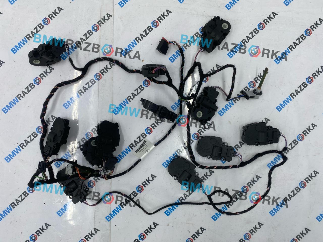 моторчик заслонки печки Porsche Taycan 1 поколение 2022, электро, седан, полный привод, 97197565B - фото №1