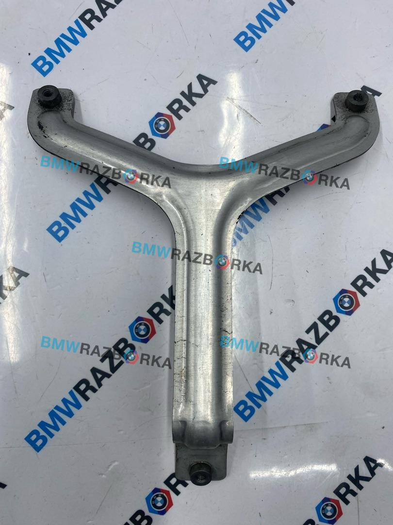 Распорка (растяжка) телевизора BMW 8 серия G14/G15 G15 2019, 5.0 л., N63B44D, бензин, 416, купе, полный привод, 51647444558, 7444558 - фото №1