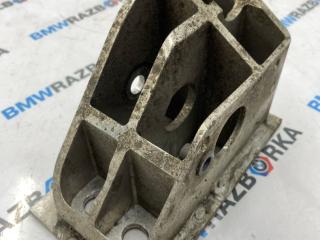 кронштейн (крепление) Porsche Taycan 1 поколение 2022, электро, седан, полный привод, 9J1804695