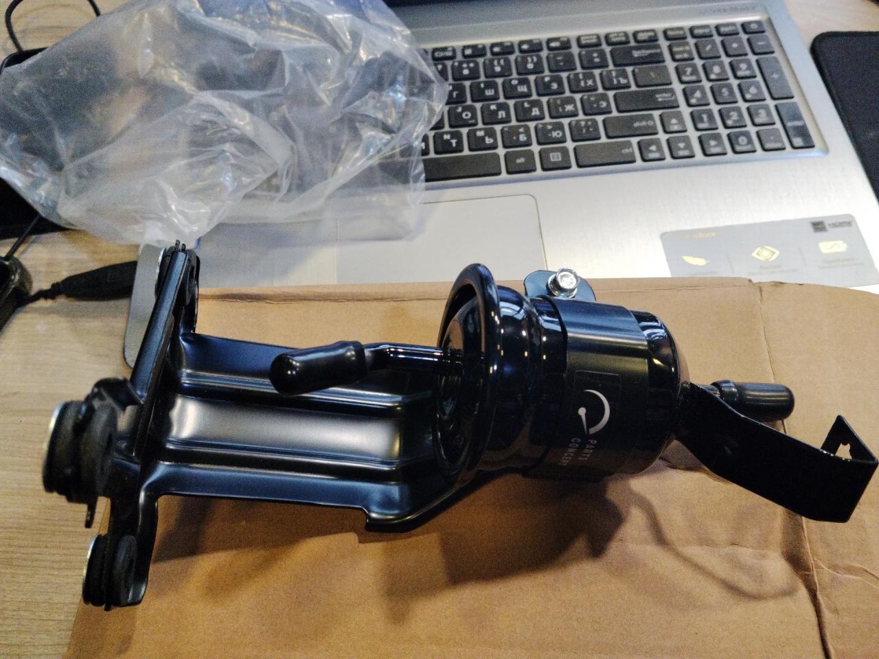 фильтр топливный Toyota Land Cruiser Prado 4 поколение J150 (2009 - 2013), 2330031150, 2330031160, 2330075140, 5252LA129 - фото №1