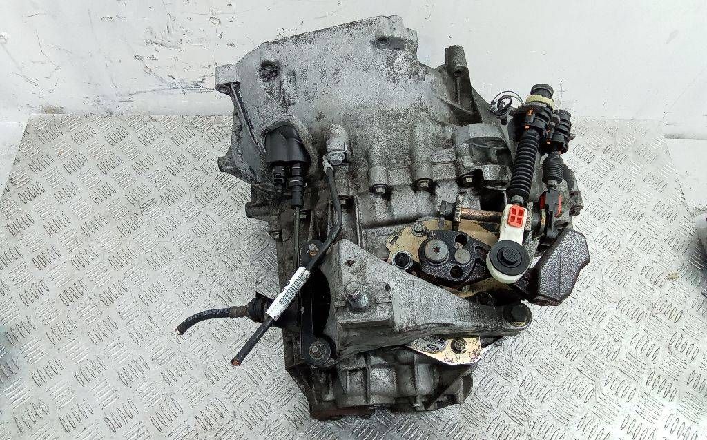 КПП механическая (МКПП) Ford Mondeo 3 поколение 2002, 2.0 л., дизель, МКПП, 1S7R-7F096 - фото №1